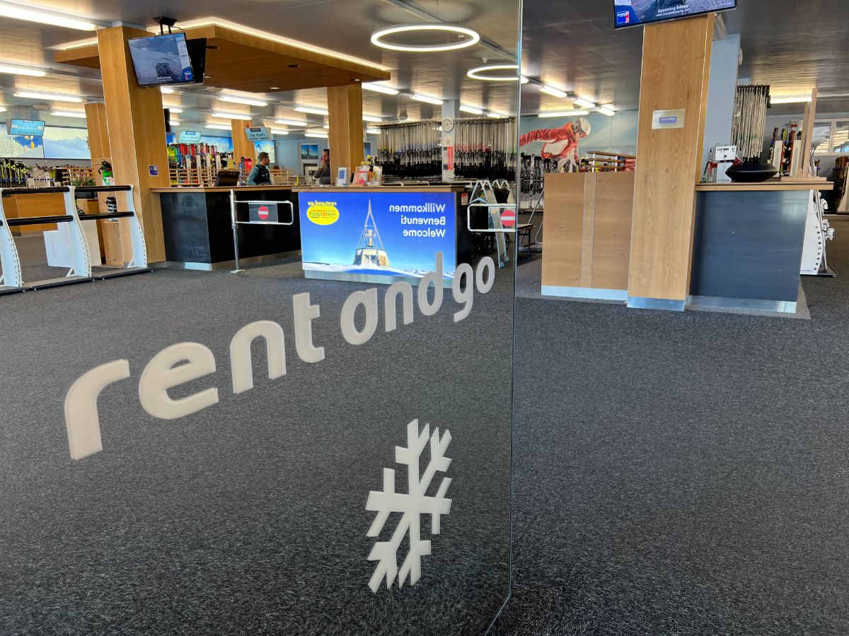 vetrina noleggio sci rent and go